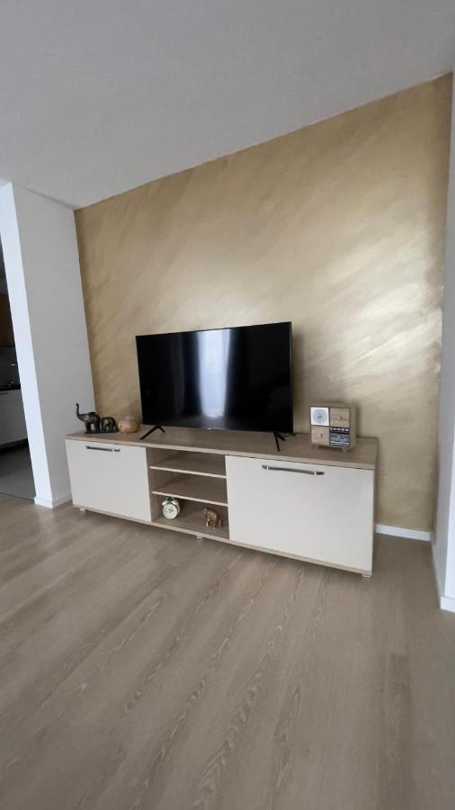 شقة Apartman Lux Zepce المظهر الخارجي الصورة